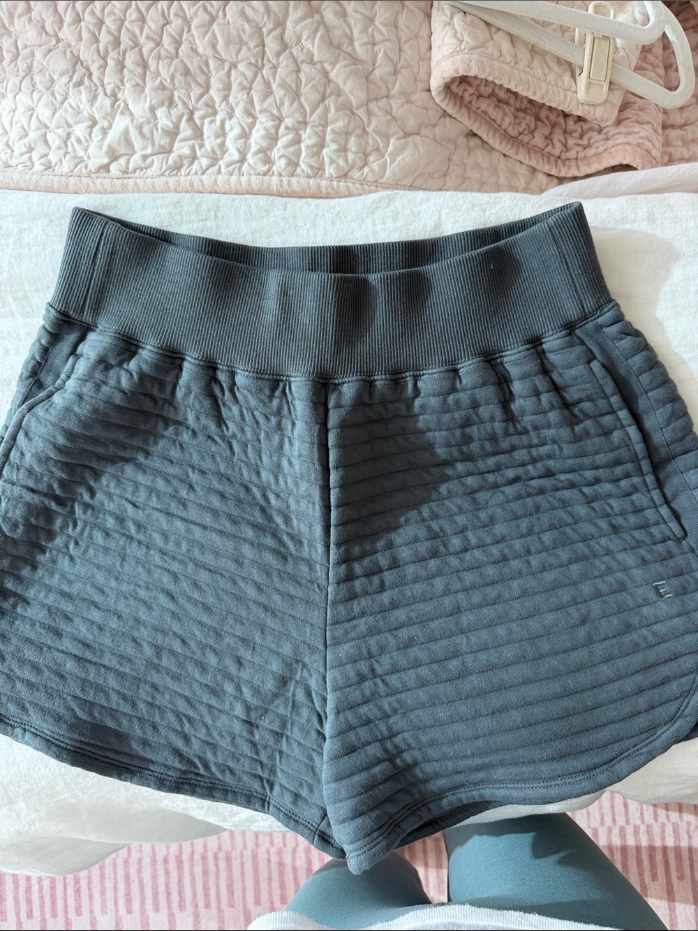 Everlane Quilted High-Rise Athletic Shorts in Dark Gray